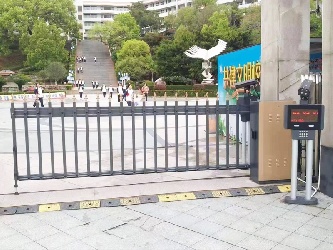 校園停車(chē)場(chǎng)車(chē)牌識別系統